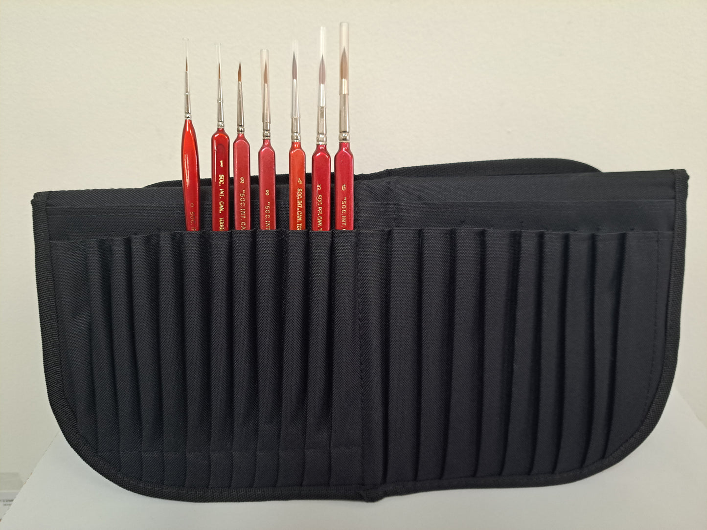 Set of 7-- Artist Red Sable brushes With Trianglar Handle Plus Brush Case