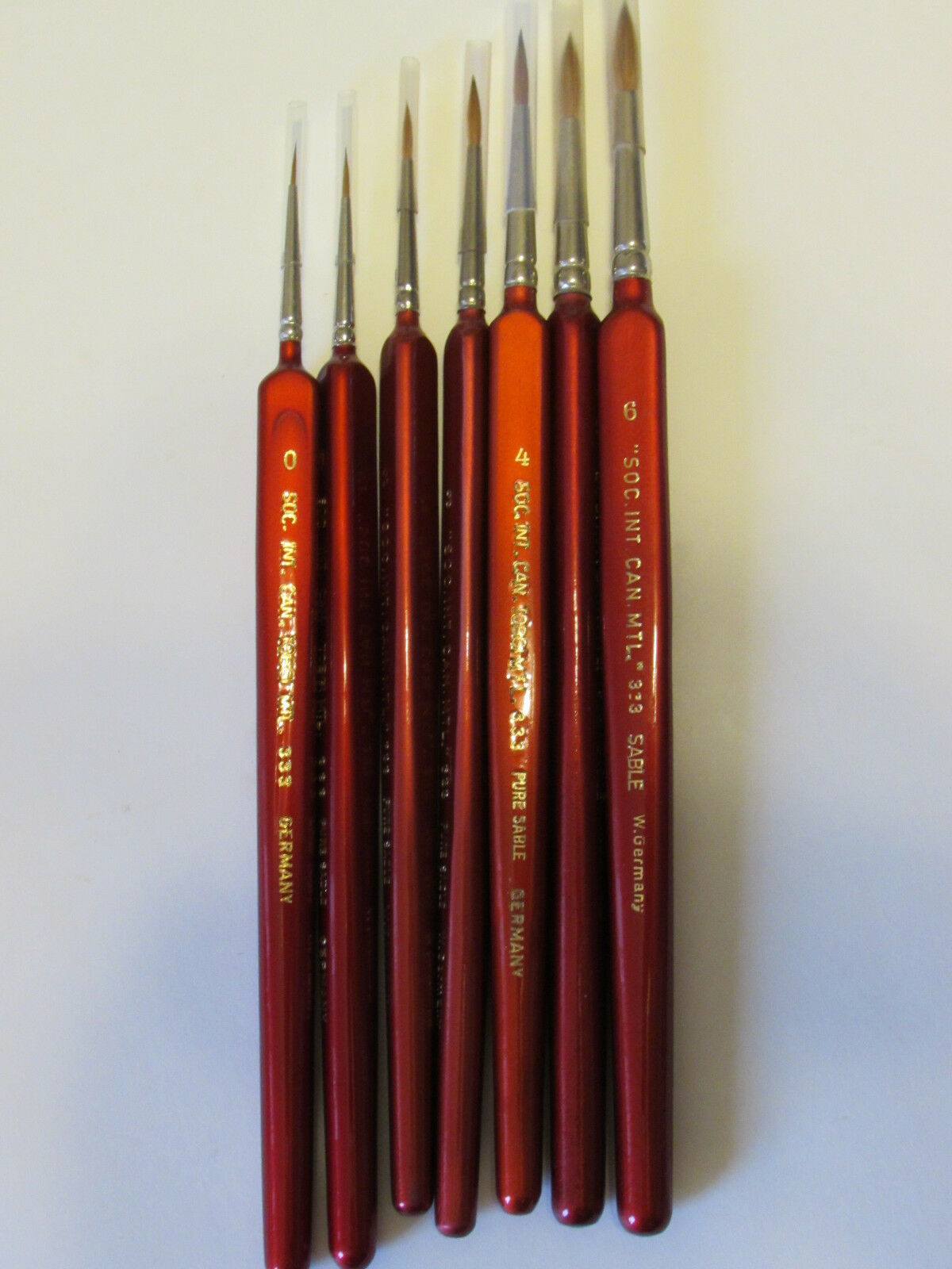 Set of 7-- Artist Red Sable brushes With Trianglar Handle Plus Brush Case