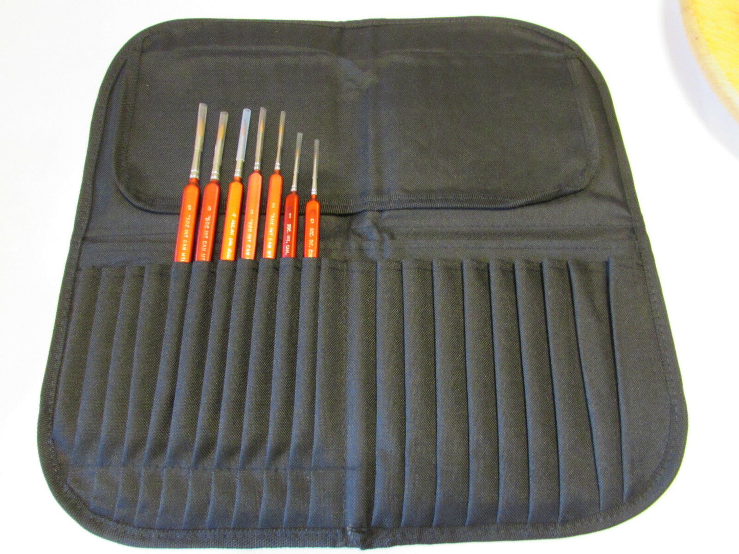 Set of 7-- Artist Red Sable brushes With Trianglar Handle Plus Brush Case